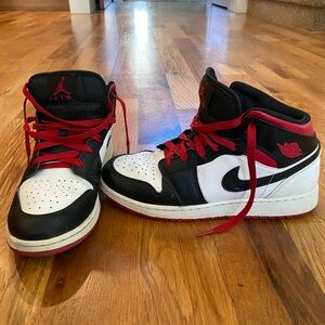 Air Jordans size 7Y (big boys)